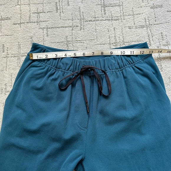 Lululemon EARLY ISSUE Jet Crop, size 2, Alberta Lake, Luon, Cuffs - Picture 7 of 9